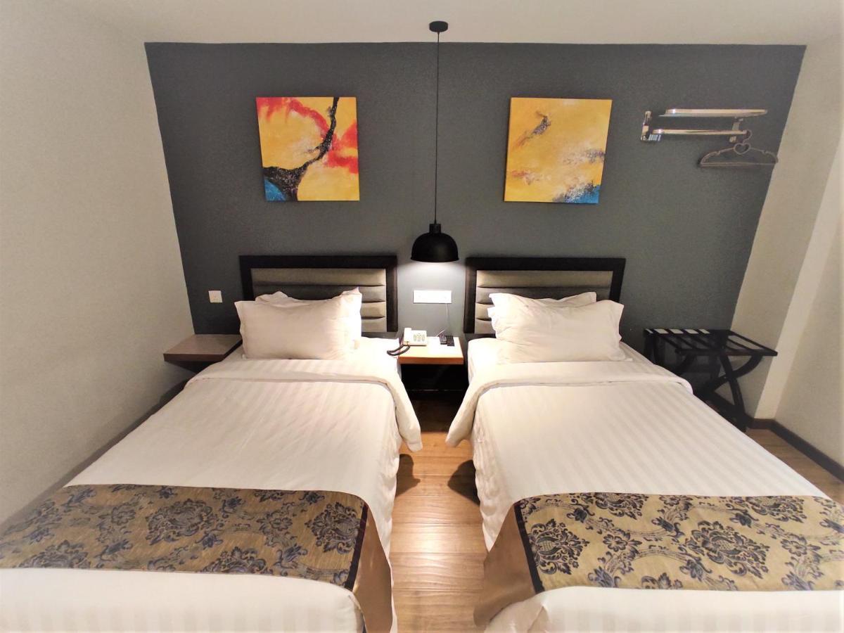 Apple Suites Hotel Sitiawan Exterior foto