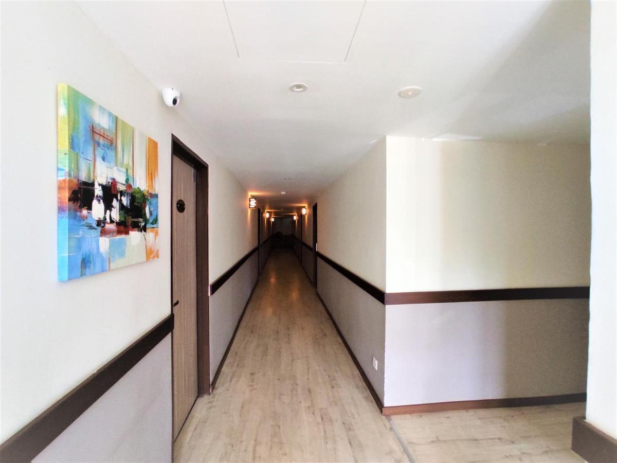 Apple Suites Hotel Sitiawan Exterior foto